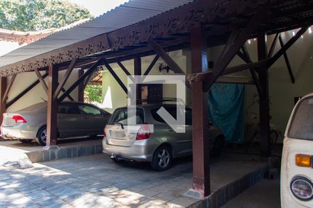 Casa à venda com 600m², 3 quartos e 3 vagas Casa à venda com 600m², 3 quartos e 3 vagasGARAGEM