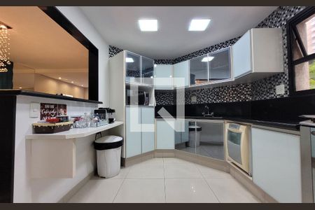 Apartamento à venda com 170m², 2 quartos e 3 vagas Apartamento à venda com 170m², 2 quartos e 3 vagasCozinha