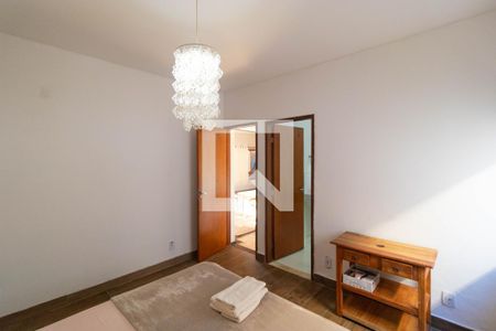 Casa de condomínio à venda com 544m², 4 quartos e 2 vagas Casa de condomínio à venda com 544m², 4 quartos e 2 vagasSuíte 02