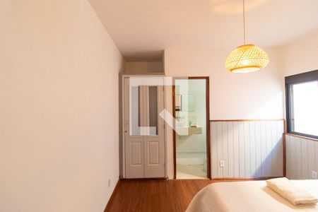 Casa de condomínio à venda com 544m², 4 quartos e 2 vagas Casa de condomínio à venda com 544m², 4 quartos e 2 vagasBanheiro da Suíte 04
