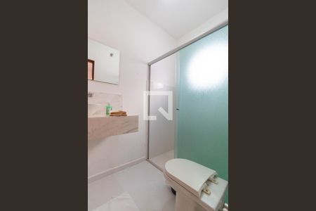 Casa de condomínio à venda com 544m², 4 quartos e 2 vagas Casa de condomínio à venda com 544m², 4 quartos e 2 vagasBanheiro da Suíte 04