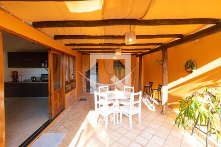 Casa de condomínio à venda com 544m², 4 quartos e 2 vagas Casa de condomínio à venda com 544m², 4 quartos e 2 vagasVaranda