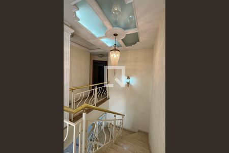 Casa de condomínio à venda com 975m², 4 quartos e 8 vagasEscada