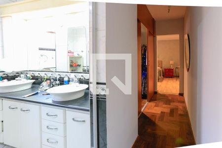 Casa à venda com 246m², 4 quartos e 4 vagas Casa à venda com 246m², 4 quartos e 4 vagasBanheiro Social