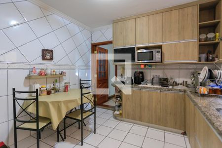 Casa à venda com 246m², 4 quartos e 4 vagas Casa à venda com 246m², 4 quartos e 4 vagasCozinha