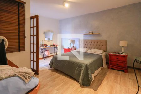 Casa à venda com 246m², 4 quartos e 4 vagas Casa à venda com 246m², 4 quartos e 4 vagasSuíte 2