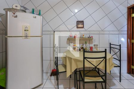 Casa à venda com 246m², 4 quartos e 4 vagas Casa à venda com 246m², 4 quartos e 4 vagasCozinha