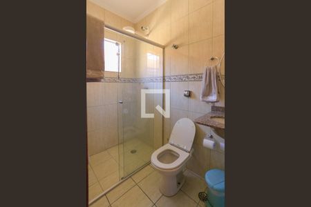 Casa à venda com 246m², 4 quartos e 4 vagas Casa à venda com 246m², 4 quartos e 4 vagasBanheiro do Quarto 3