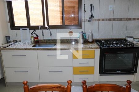 Casa à venda com 250m², 3 quartos e 6 vagas Casa à venda com 250m², 3 quartos e 6 vagasCozinha