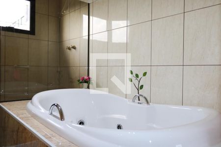 Casa à venda com 250m², 3 quartos e 6 vagas Casa à venda com 250m², 3 quartos e 6 vagasBanheiro da Suíte