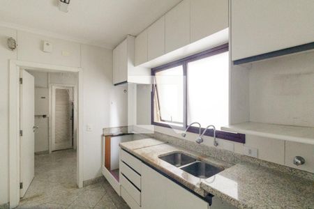 Apartamento à venda com 241m², 3 quartos e 3 vagas Apartamento à venda com 241m², 3 quartos e 3 vagasCozinha