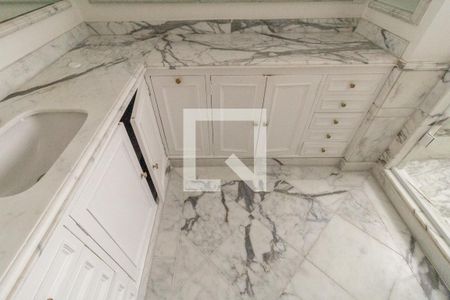 Apartamento à venda com 241m², 3 quartos e 3 vagas Apartamento à venda com 241m², 3 quartos e 3 vagasBanheiro 1 - Suíte