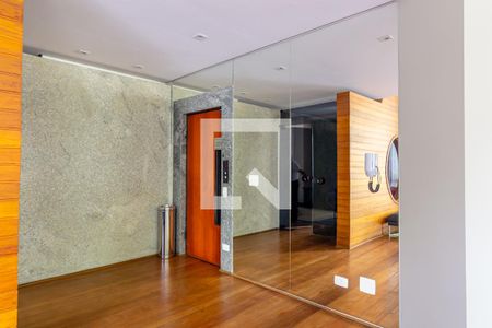 Apartamento à venda com 241m², 3 quartos e 3 vagas Apartamento à venda com 241m², 3 quartos e 3 vagasÁrea comum - Hall Social