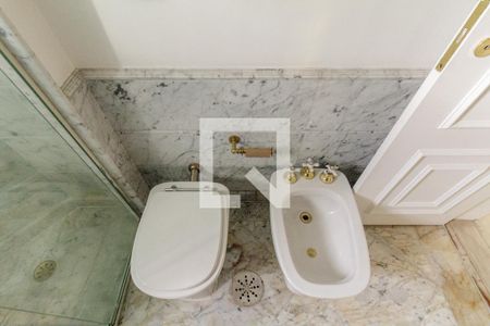 Apartamento à venda com 241m², 3 quartos e 3 vagas Apartamento à venda com 241m², 3 quartos e 3 vagasBanheiro 2 - Suíte