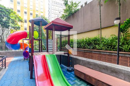 Apartamento à venda com 241m², 3 quartos e 3 vagas Apartamento à venda com 241m², 3 quartos e 3 vagasÁrea comum - Playground