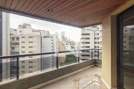 Apartamento à venda com 241m², 3 quartos e 3 vagas Apartamento à venda com 241m², 3 quartos e 3 vagasVaranda