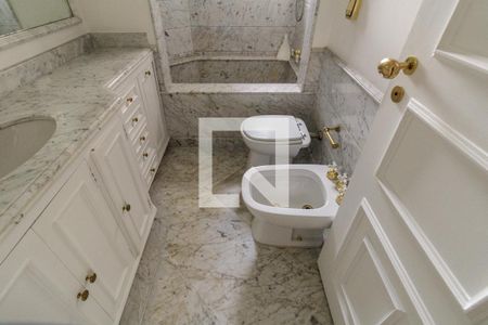 Apartamento à venda com 241m², 3 quartos e 3 vagas Apartamento à venda com 241m², 3 quartos e 3 vagasBanheiro 3 - Suíte