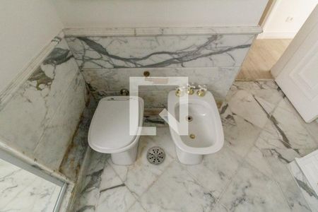 Apartamento à venda com 241m², 3 quartos e 3 vagas Apartamento à venda com 241m², 3 quartos e 3 vagasBanheiro 1 - Suíte