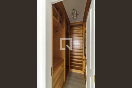 Apartamento à venda com 241m², 3 quartos e 3 vagas Apartamento à venda com 241m², 3 quartos e 3 vagasCloset do Quarto 1 - Suíte