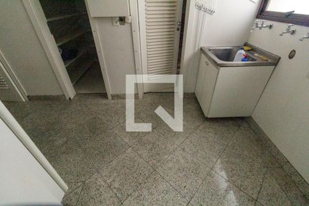 Apartamento à venda com 241m², 3 quartos e 3 vagas Apartamento à venda com 241m², 3 quartos e 3 vagasLavanderia