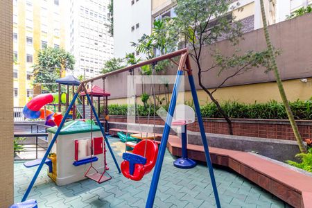 Apartamento à venda com 241m², 3 quartos e 3 vagas Apartamento à venda com 241m², 3 quartos e 3 vagasÁrea comum - Playground