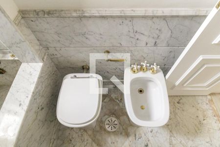 Apartamento à venda com 241m², 3 quartos e 3 vagas Apartamento à venda com 241m², 3 quartos e 3 vagasBanheiro 3 - Suíte