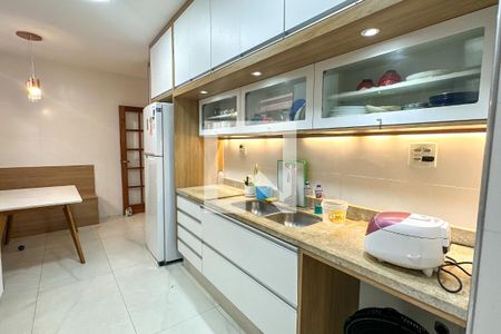 Apartamento para alugar com 180m², 3 quartos e 1 vaga Apartamento para alugar com 180m², 3 quartos e 1 vagaCozinha