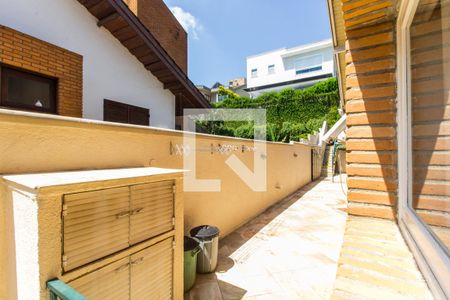 Casa de condomínio à venda com 400m², 5 quartos e 4 vagas Casa de condomínio à venda com 400m², 5 quartos e 4 vagasCorredor