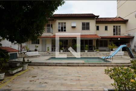 Casa à venda com 500m², 7 quartos e 6 vagas Casa à venda com 500m², 7 quartos e 6 vagasÁrea externa