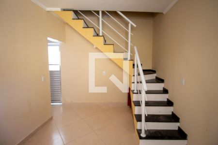 Sala de casa de condomínio para alugar com 2 quartos, 70m² em Vila Jacuí, São Paulo