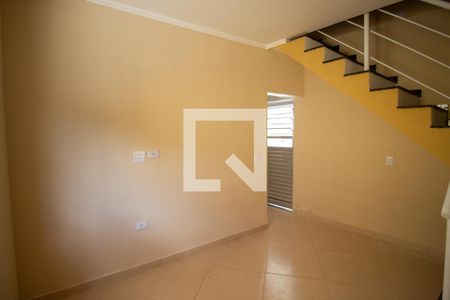 Sala de casa de condomínio para alugar com 2 quartos, 70m² em Vila Jacuí, São Paulo