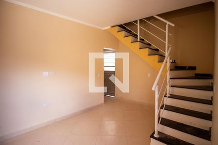 Sala de casa de condomínio para alugar com 2 quartos, 70m² em Vila Jacuí, São Paulo