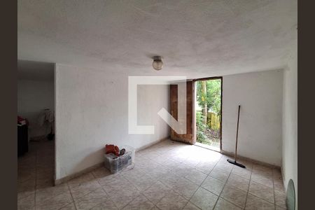 Casa à venda com 200m², 4 quartos e 4 vagasQuarto serviço casa 1