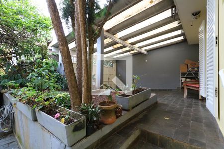 Casa à venda com 248m², 5 quartos e 4 vagasQuintal