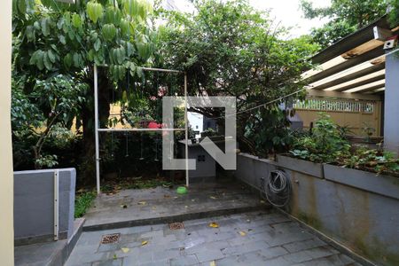 Casa à venda com 248m², 5 quartos e 4 vagasQuintal