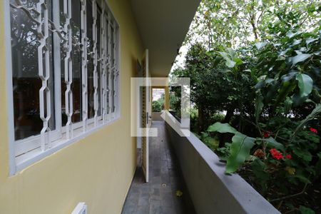 Casa à venda com 248m², 5 quartos e 4 vagasCorredor externo