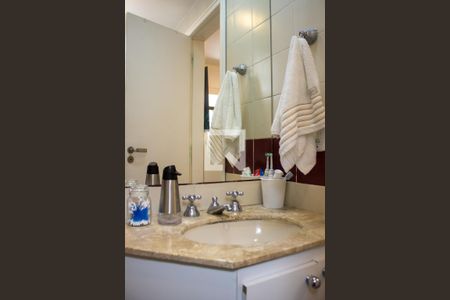 Apartamento à venda com 130m², 3 quartos e 2 vagas Apartamento à venda com 130m², 3 quartos e 2 vagasSuíte