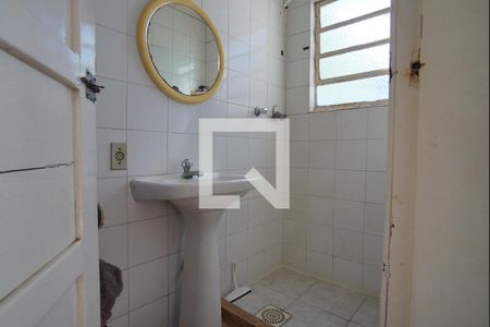 Casa à venda com 580m², 2 quartos e 6 vagasBanheiro de Serviço