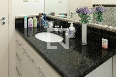 Casa à venda com 174m², 3 quartos e 2 vagas Casa à venda com 174m², 3 quartos e 2 vagasBanheiro