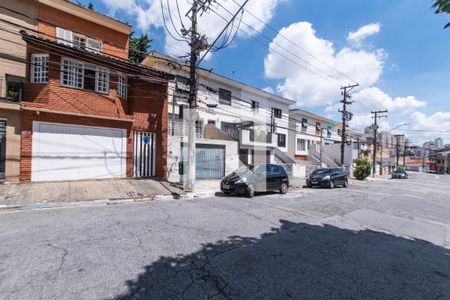 Casa à venda com 174m², 3 quartos e 2 vagas Casa à venda com 174m², 3 quartos e 2 vagasFachada