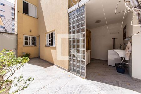 Casa à venda com 174m², 3 quartos e 2 vagas Casa à venda com 174m², 3 quartos e 2 vagasQuintal