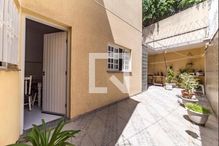 Casa à venda com 174m², 3 quartos e 2 vagas Casa à venda com 174m², 3 quartos e 2 vagasQuintal
