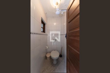 Casa à venda com 174m², 3 quartos e 2 vagas Casa à venda com 174m², 3 quartos e 2 vagasÁrea de Serviço - Banheiro