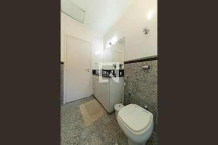 Casa à venda com 174m², 3 quartos e 2 vagas Casa à venda com 174m², 3 quartos e 2 vagasBanheiro