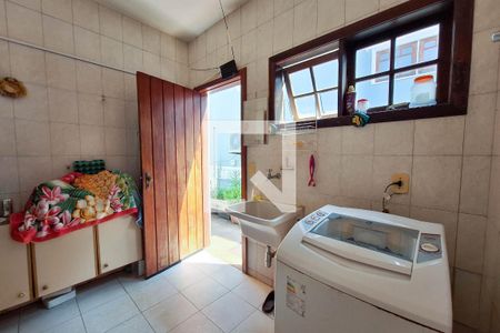 Casa de condomínio à venda com 207m², 5 quartos e 2 vagas Casa de condomínio à venda com 207m², 5 quartos e 2 vagasÁrea de Serviço