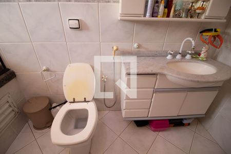 Casa à venda com 341m², 3 quartos e 5 vagasBanheiro do Quarto 2