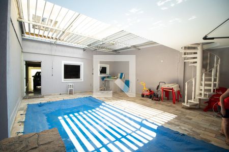 Casa à venda com 341m², 3 quartos e 5 vagasChurrasqueira com piscina