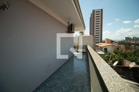 Casa à venda com 341m², 3 quartos e 5 vagasVaranda