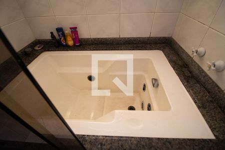 Casa à venda com 341m², 3 quartos e 5 vagasBanheiro do Quarto 1 