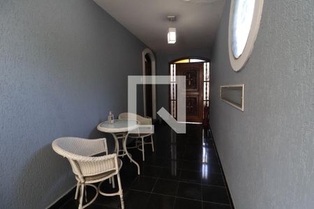 Casa à venda com 240m², 3 quartos e 2 vagasCorredor